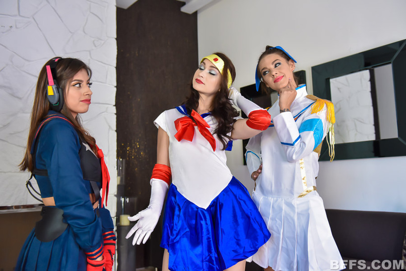 Cosplay Queens 08