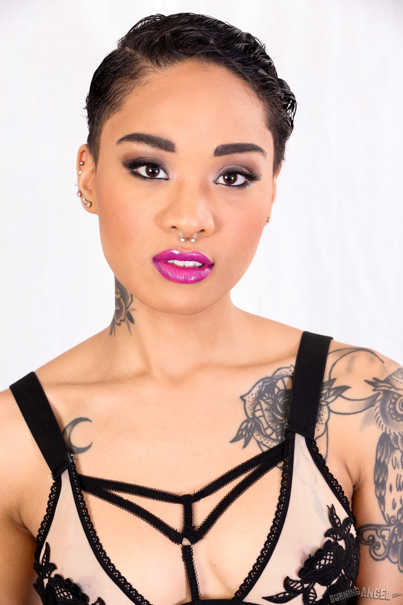 Tattooed Slut Honey Gold 00