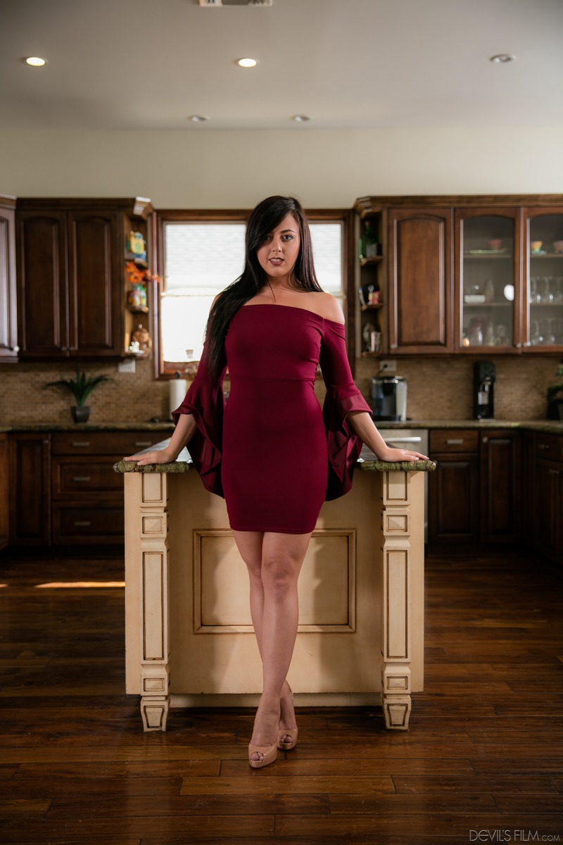Hot Assed Brunette Whitney Wright Strips In The Kitchen 00