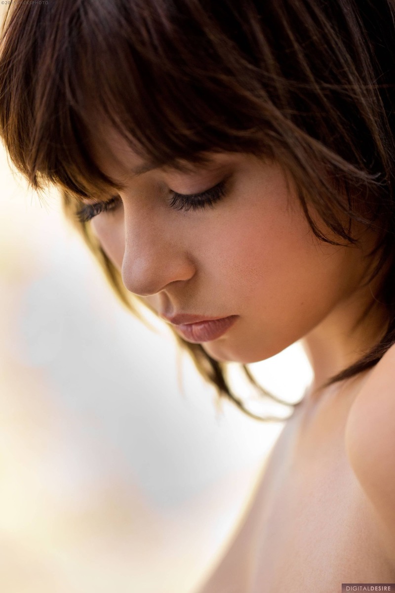 Curvy And Natural Beauty Vynessa Orchid Strip Teasing 10