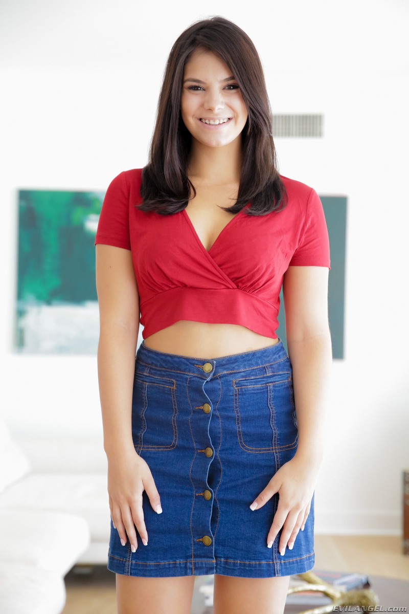 Hot Babe Violet Starr Gets Nude 01