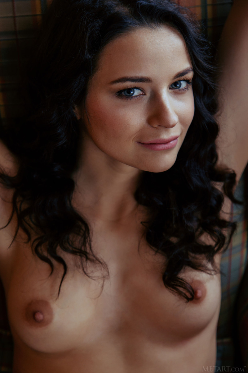 Gorgeous Ardelia Strips Off Her Sexy Black Lingerie 16