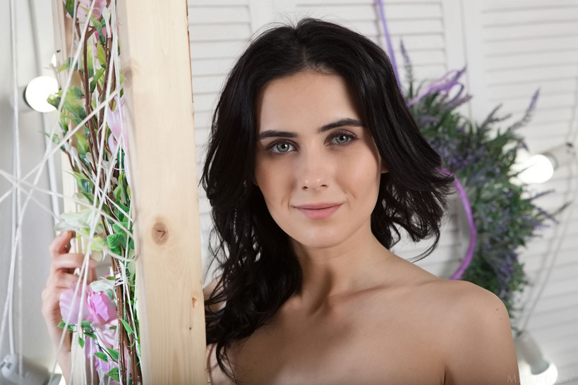 Raven-haired goddess Mona 16