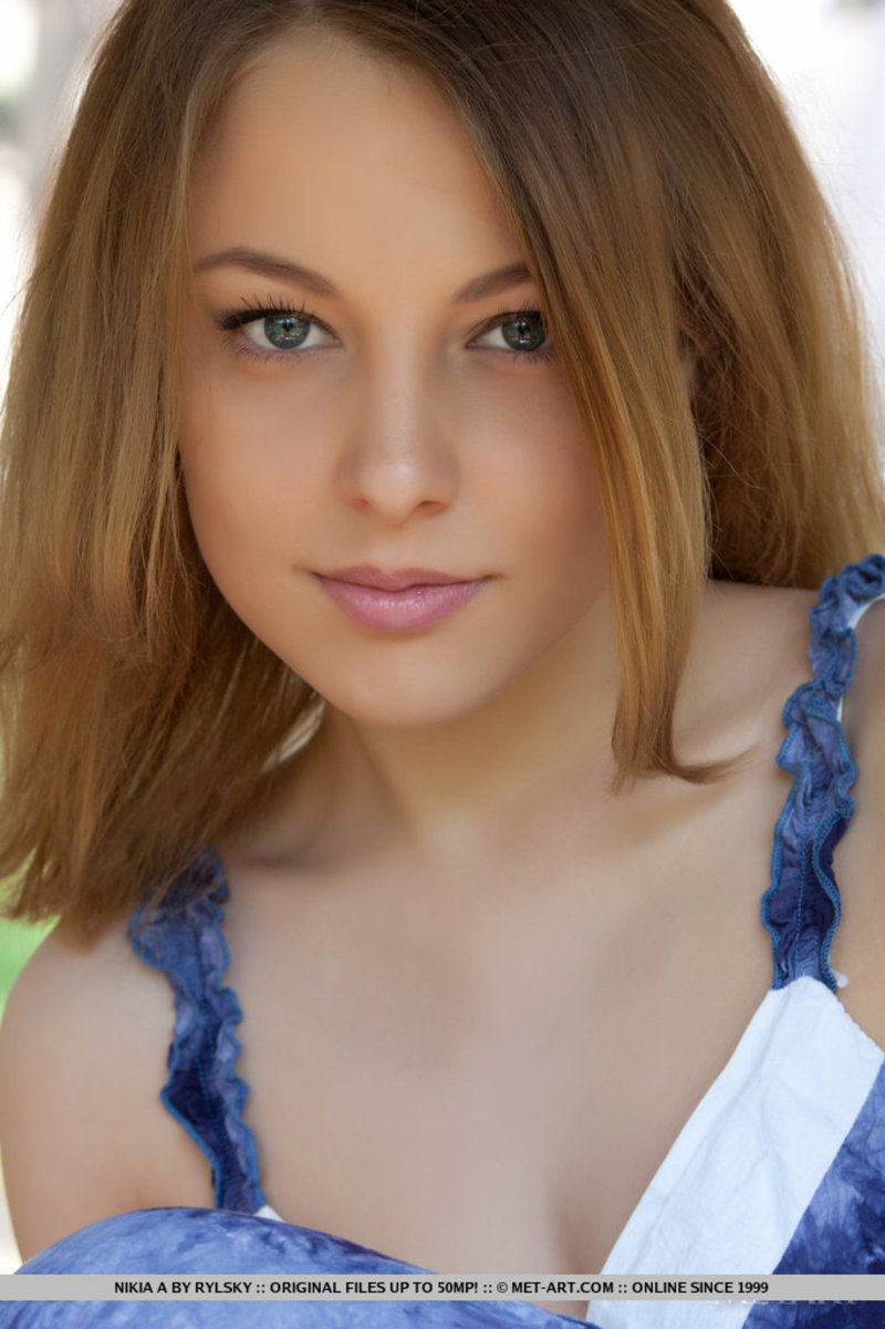 Nikia Hot Nude Girl Posing Outdoors 13