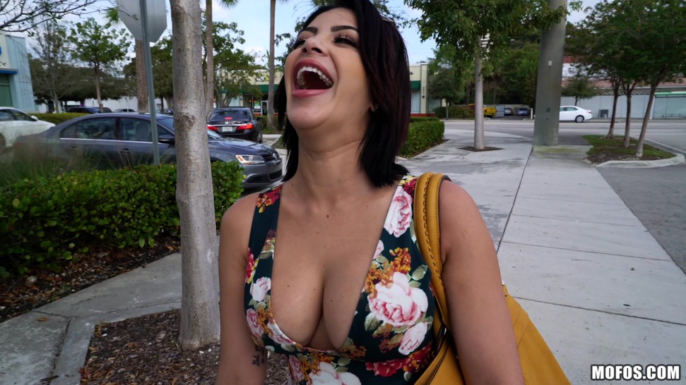 Sexy Latina Loves Cash 05