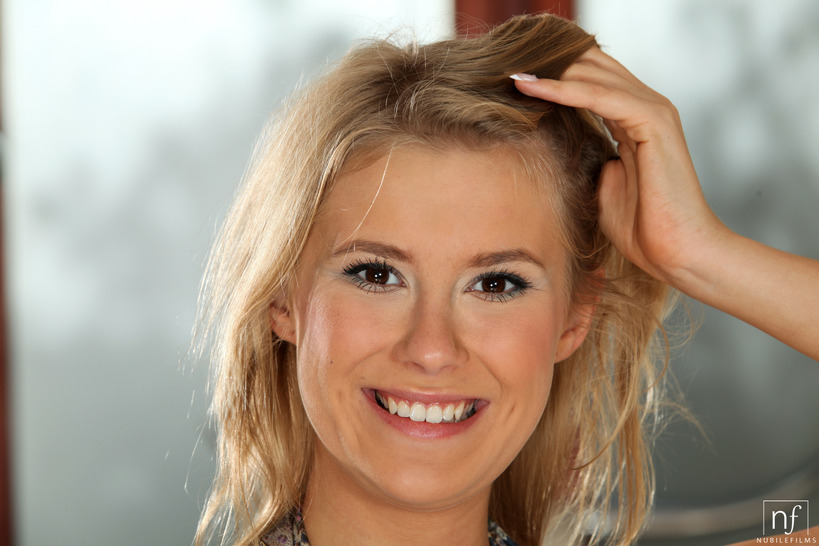 Blonde And Beautiful - S30:E14 02